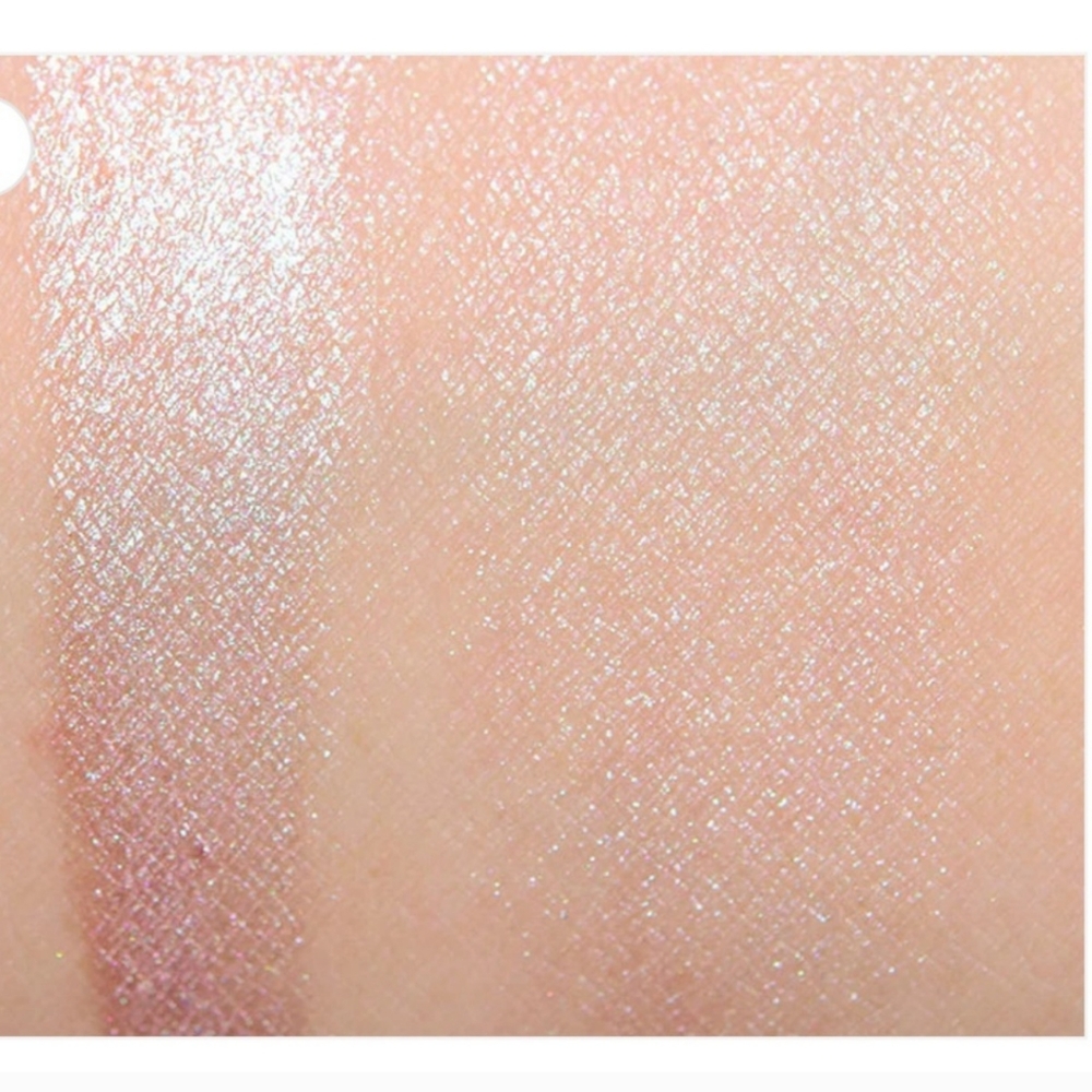 Revolution Ethereal Liquid Highlighter - in Ethereal - Picture 3 of 4